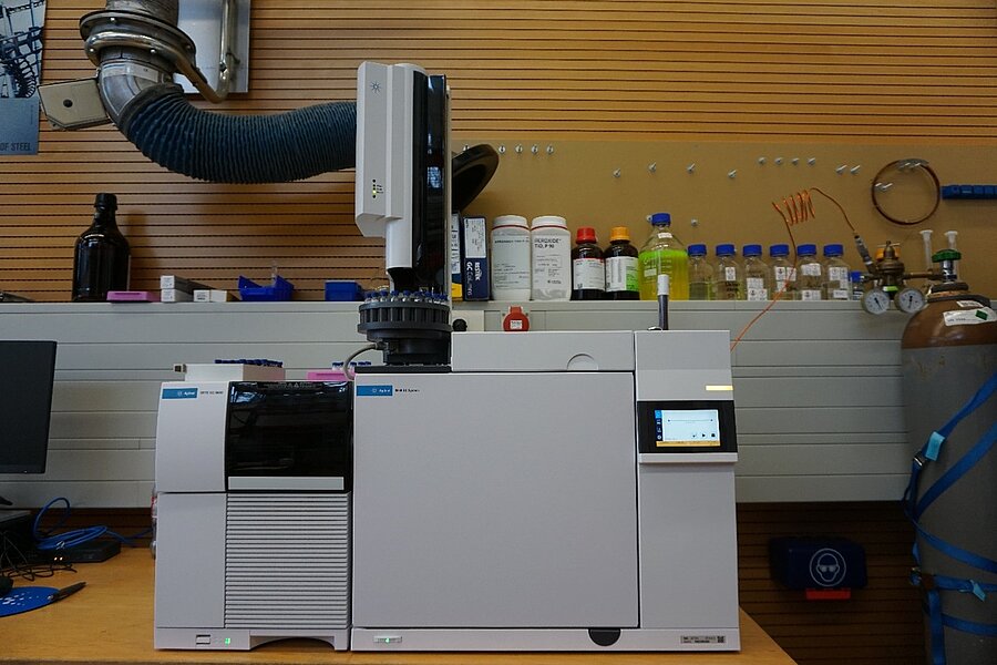 Agilent-Analysegerät im Labor für Umwelttechnik und Lebensmittelproduktion