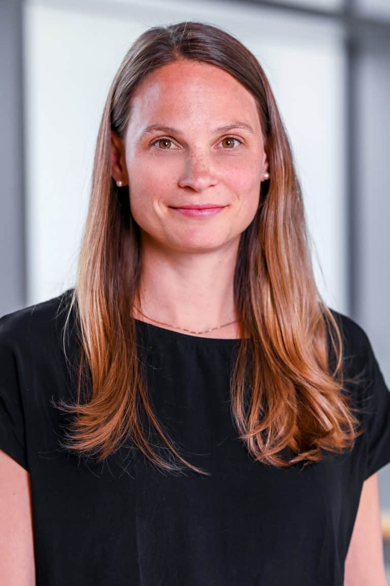 Portrait of Dr Julia Frank, Institute and Research Coordinator at the Institute for Sustainable Water Systems at Hof University of Applied Sciences.