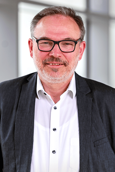 Institute Director and Research Group Leader:Prof Günter Müller-Czygan.